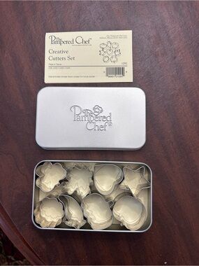 The Pampered Chef  Creative Cutters Set